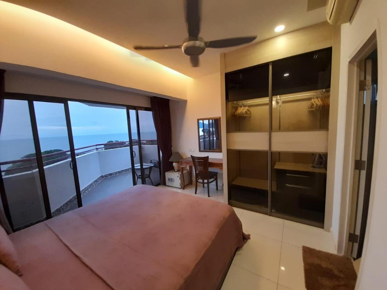 Susie'S Resort Seaview Suites At Sri Sayang Batu Ferringhi Exterior photo