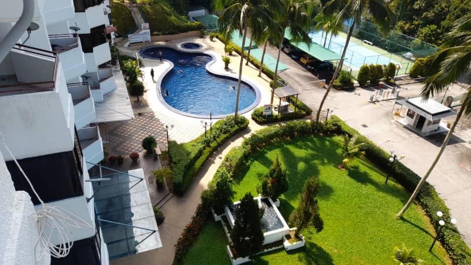 Susie'S Resort Seaview Suites At Sri Sayang Batu Ferringhi Exterior photo
