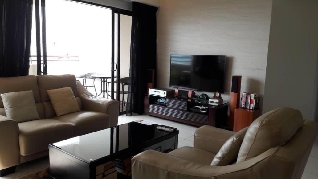 Susie'S Resort Seaview Suites At Sri Sayang Batu Ferringhi Exterior photo