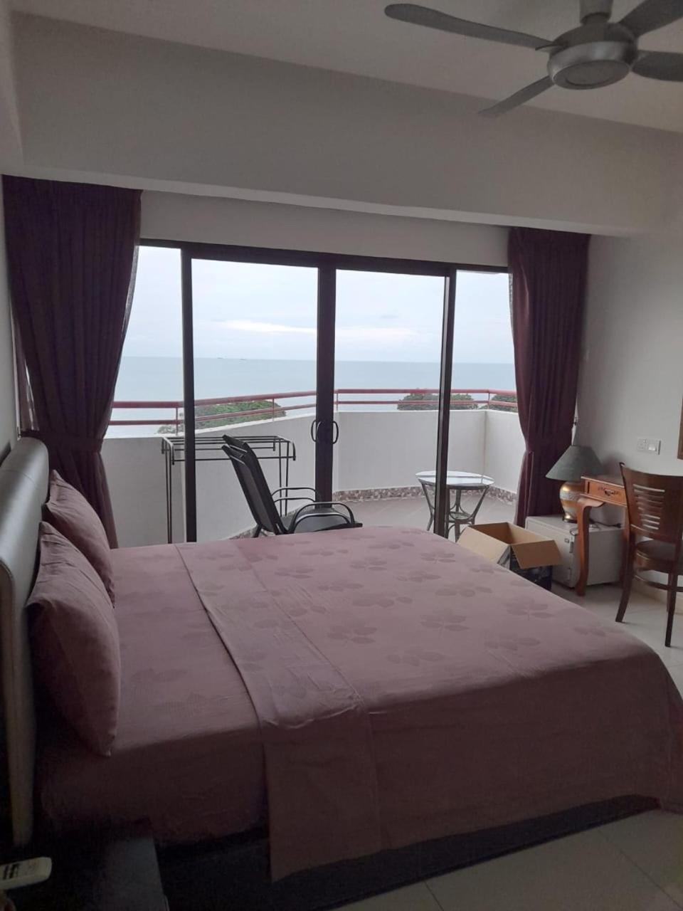 Susie'S Resort Seaview Suites At Sri Sayang Batu Ferringhi Exterior photo