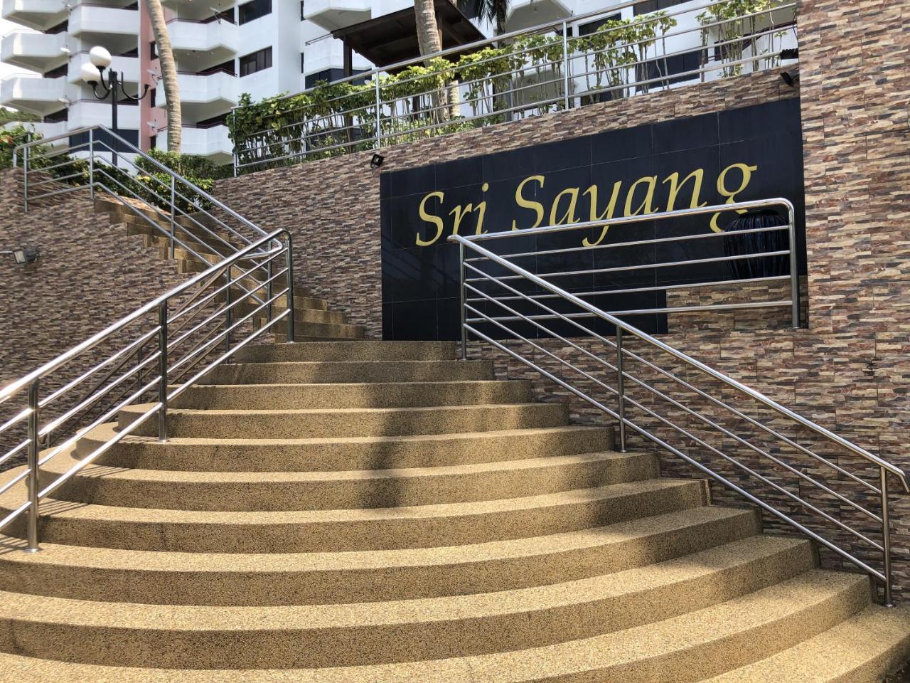 Susie'S Resort Seaview Suites At Sri Sayang Batu Ferringhi Exterior photo