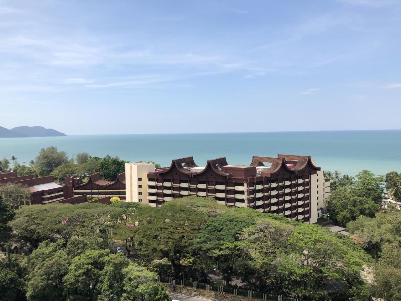 Susie'S Resort Seaview Suites At Sri Sayang Batu Ferringhi Exterior photo